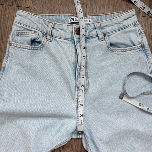 Zara Light Wash Mom Jeans - Picture 9 of 10